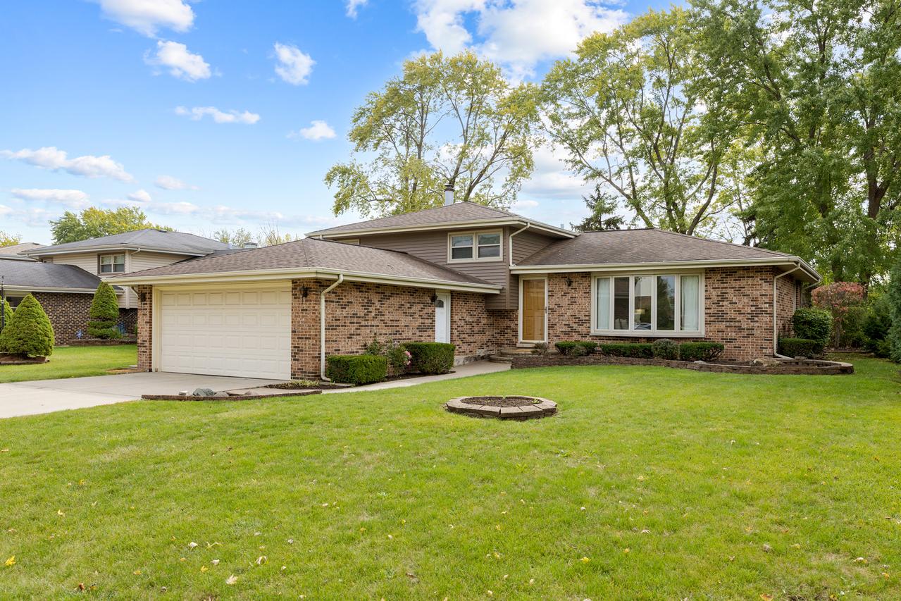 1827 W Sherry Ln., Addison, IL 60101