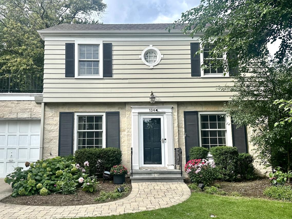134 Sterling Ln., Wilmette, IL 60091