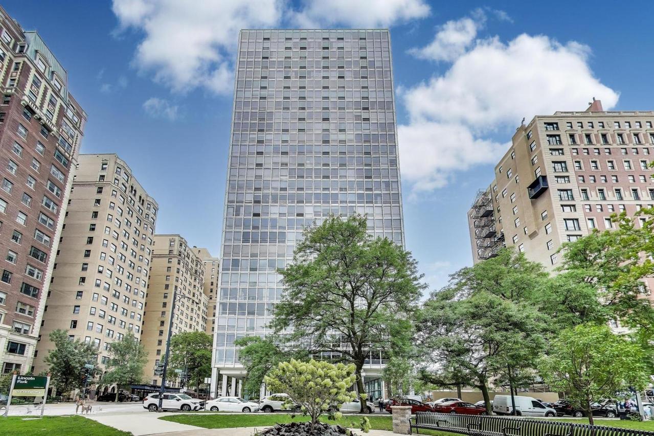 2400 N Lakeview Ave. #1708, Chicago, IL 60614