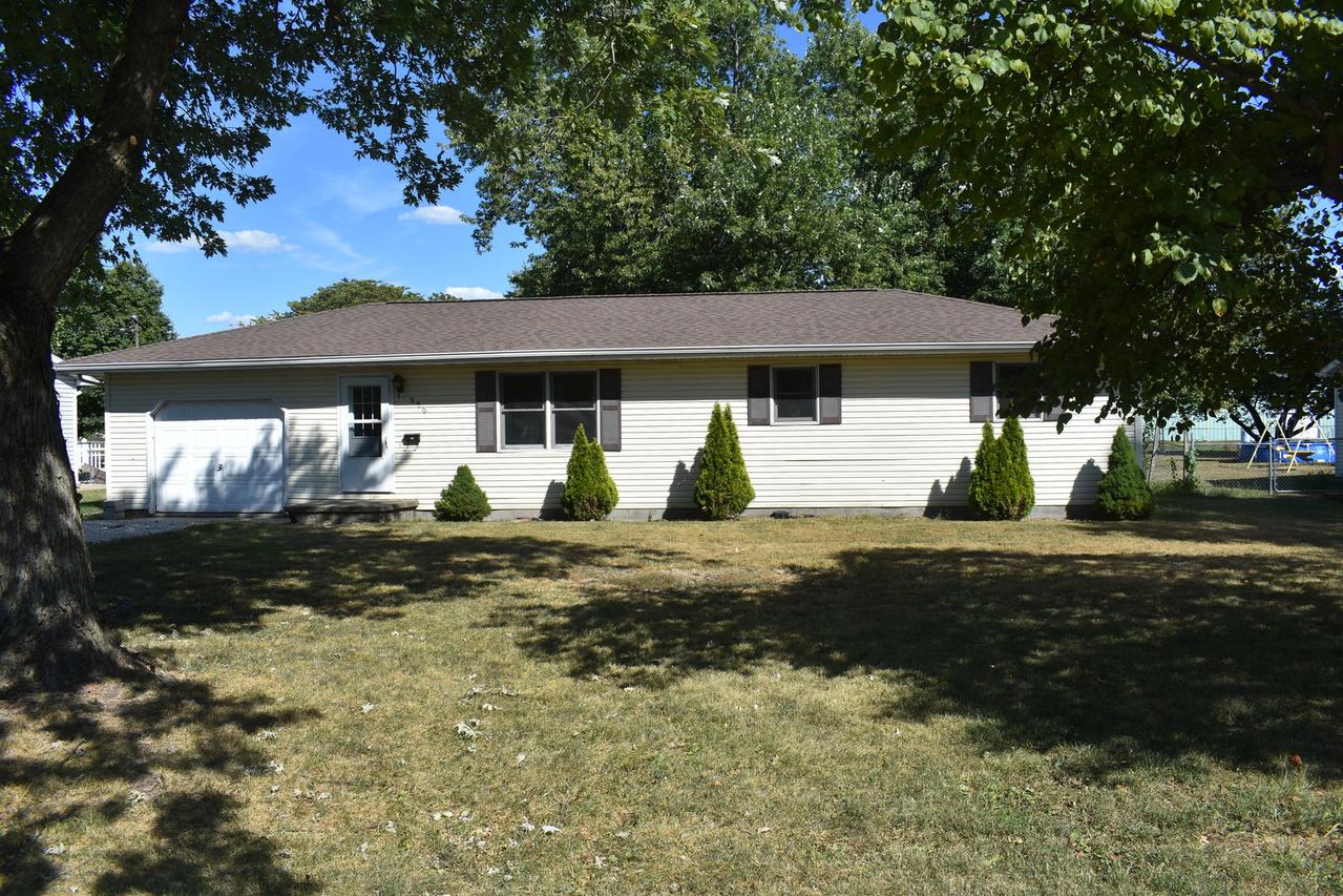 320 N Walnut St., Arcola, IL 61910