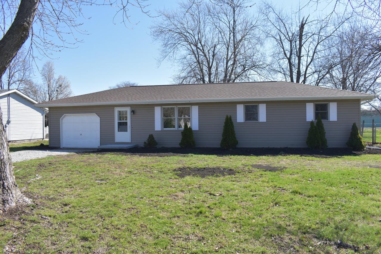 320 N Walnut St., Arcola, IL 61910