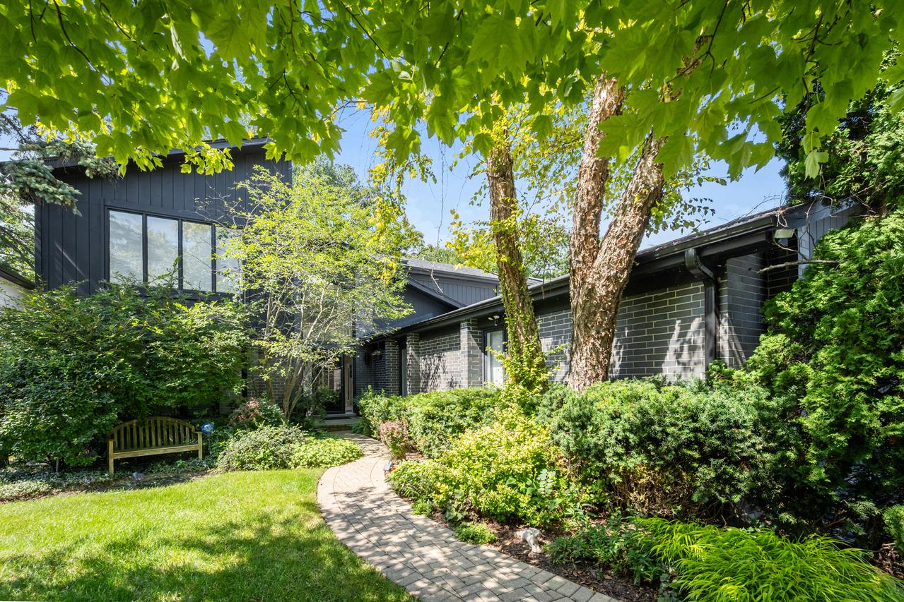 2710 Priscilla Ave., Highland Park, IL 60035