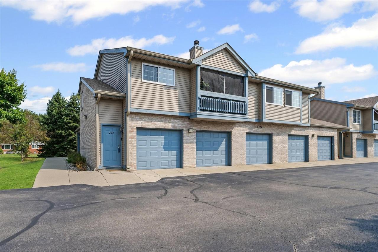 2404 Windward Blvd. #202, Champaign, IL 61821