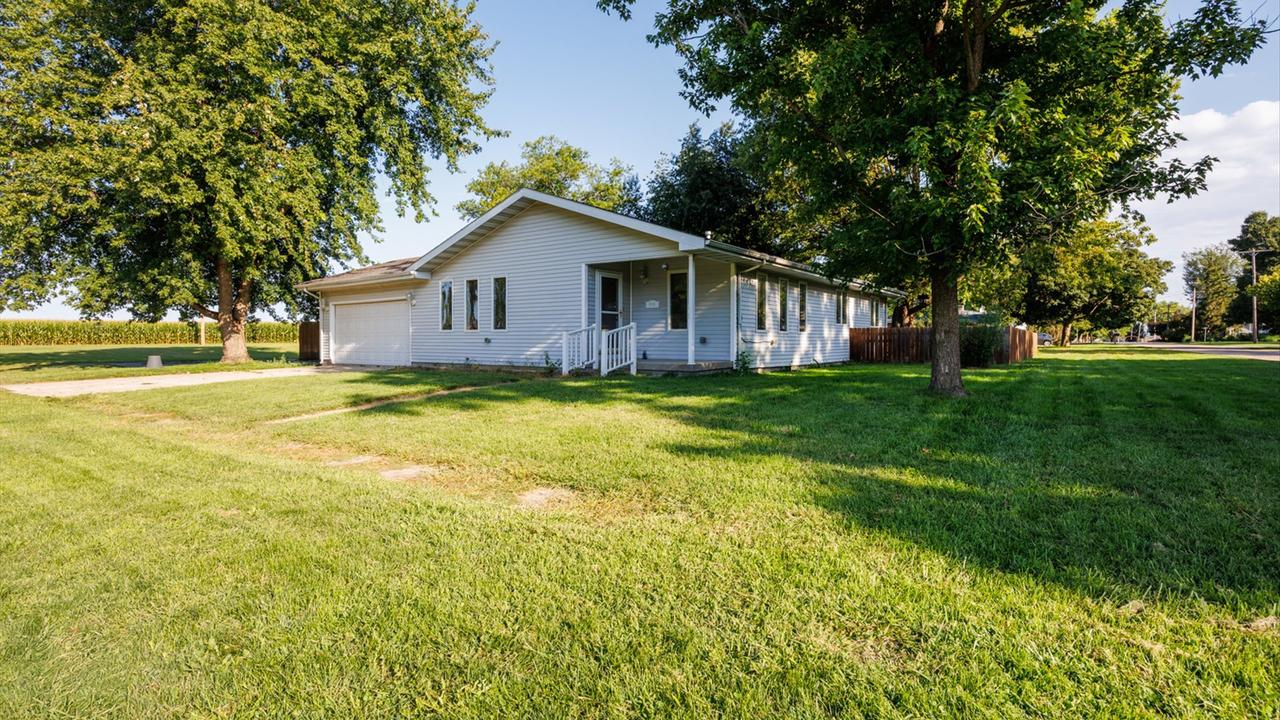 800 W Hamilton St., Atlanta, IL 61723