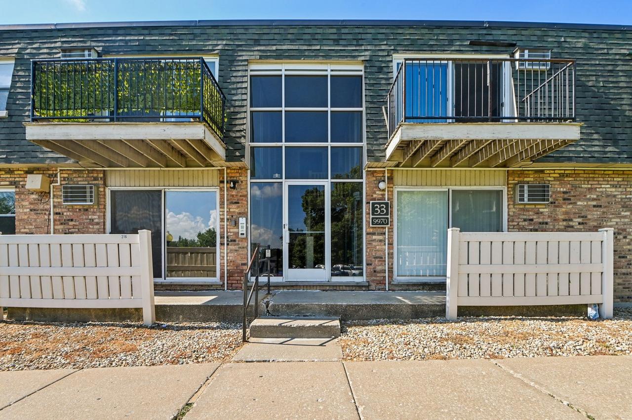 9970 S 84th Ter. #216-B, Palos Hills, IL 60465