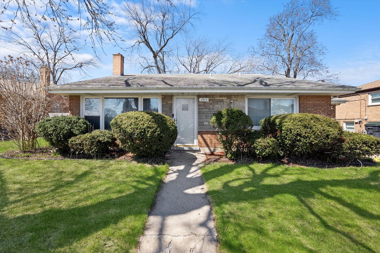 1012 E 159th Pl., South Holland, IL 60473