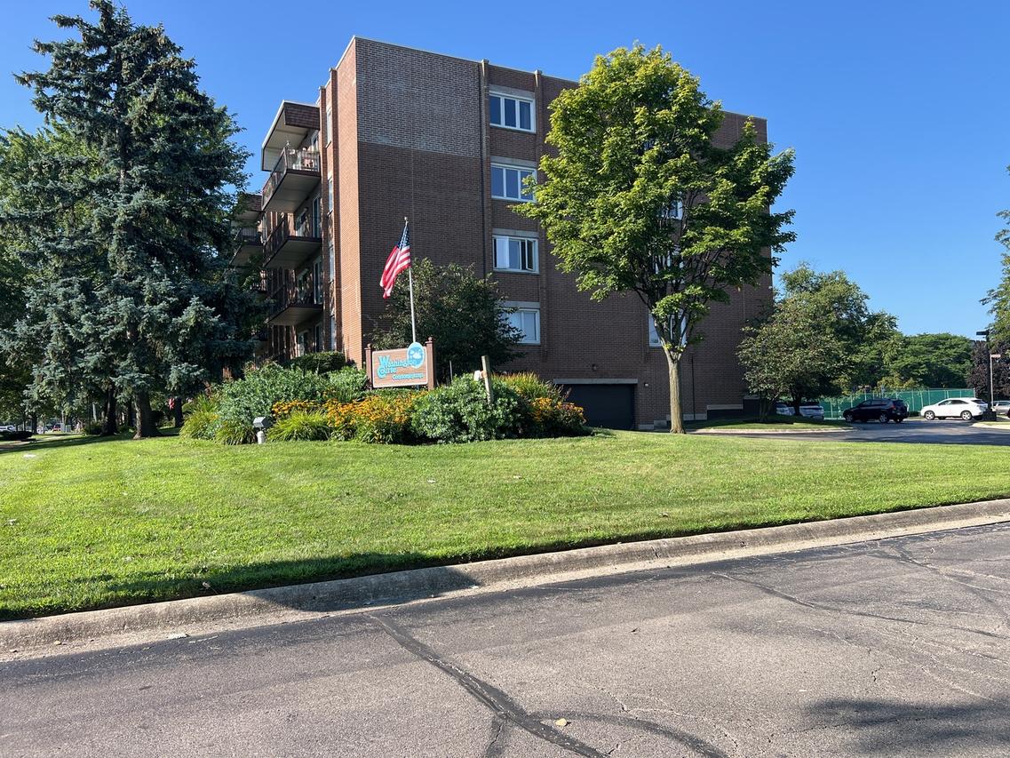 8101 W Courte Dr. #D203, Niles, IL 60714