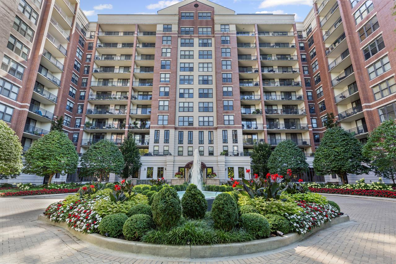 55 W Delaware Pl. #608, Chicago, IL 60610