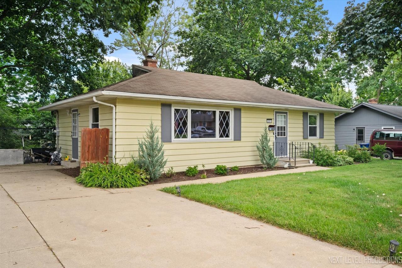 225 Delcy Dr., Dekalb, IL 60115