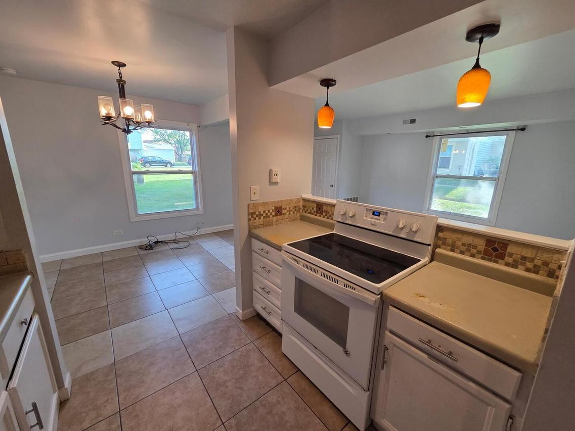 1389 S Glen Cir. #D, Aurora, IL 60506