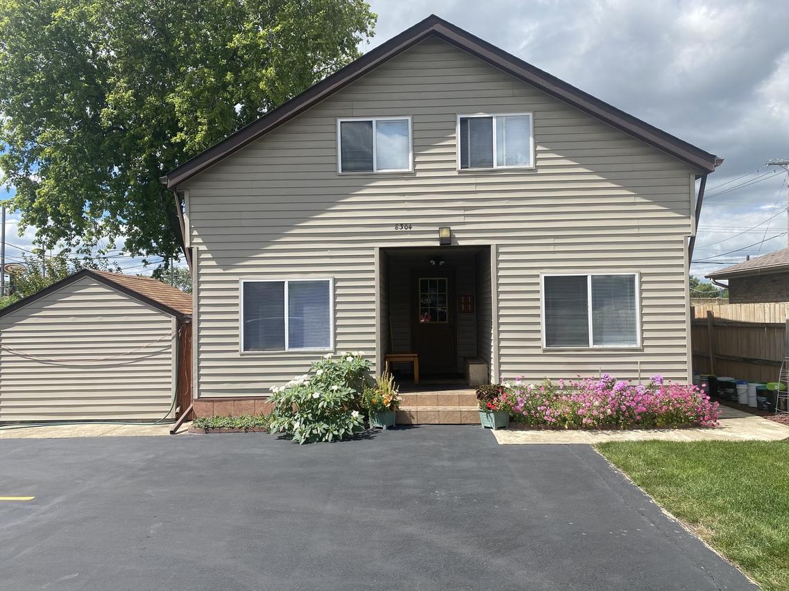 8304 S 79th Ct., Justice, IL 60458
