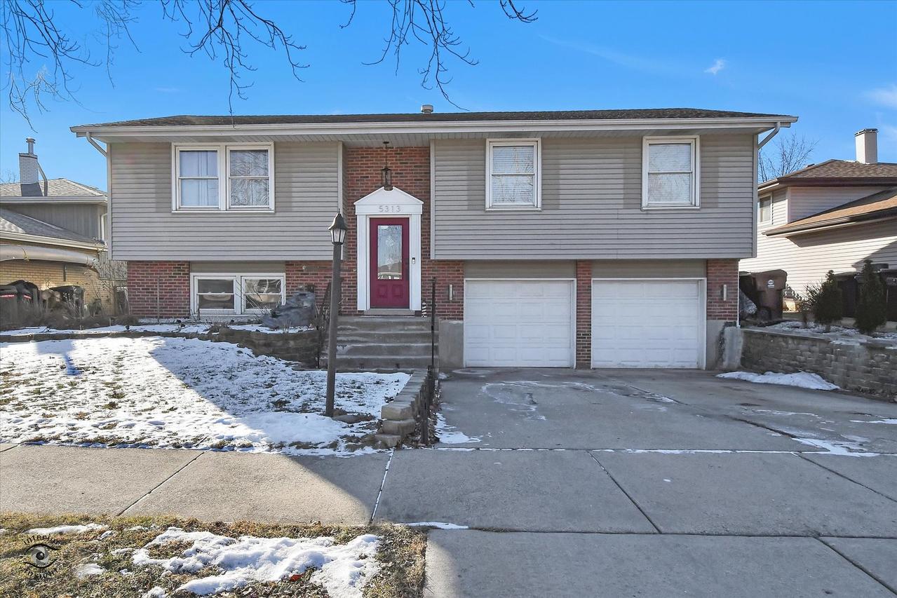 5313 Crescent Green Ln., Oak Forest, IL 60452