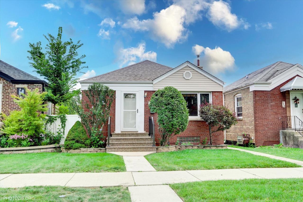 5525 S Nagle Ave., Chicago, IL 60638