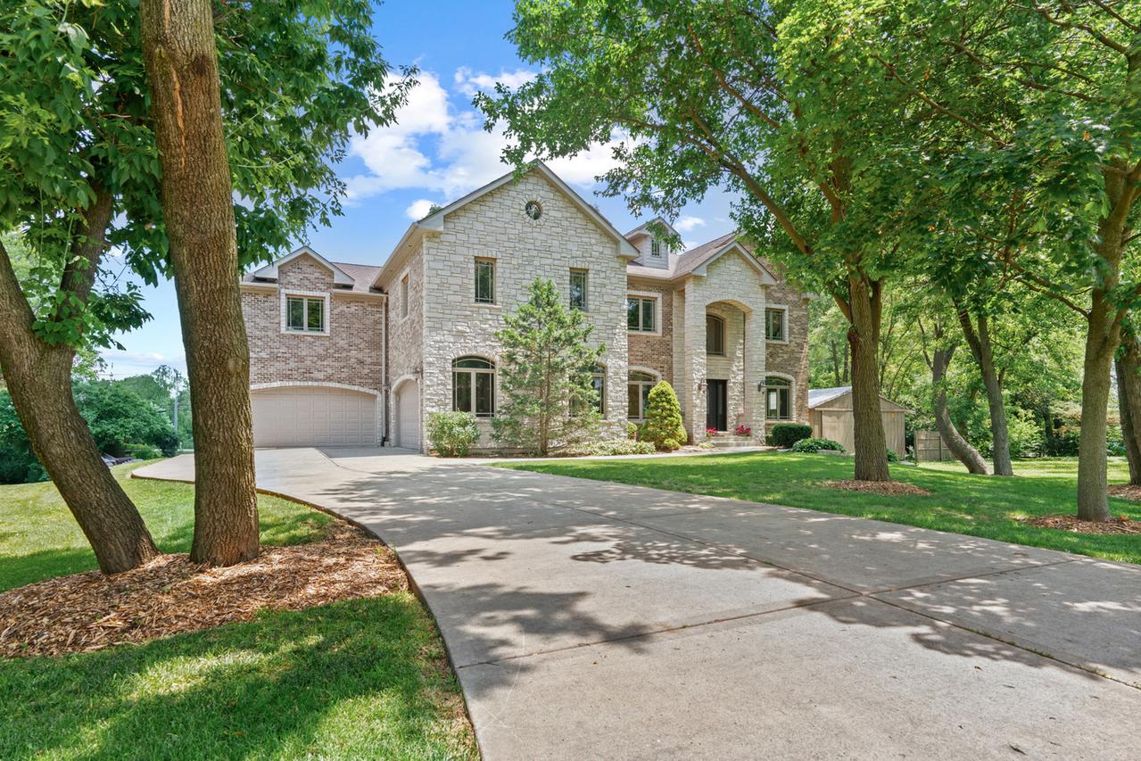 5875 Alabama Ave., Willowbrook, IL 60527