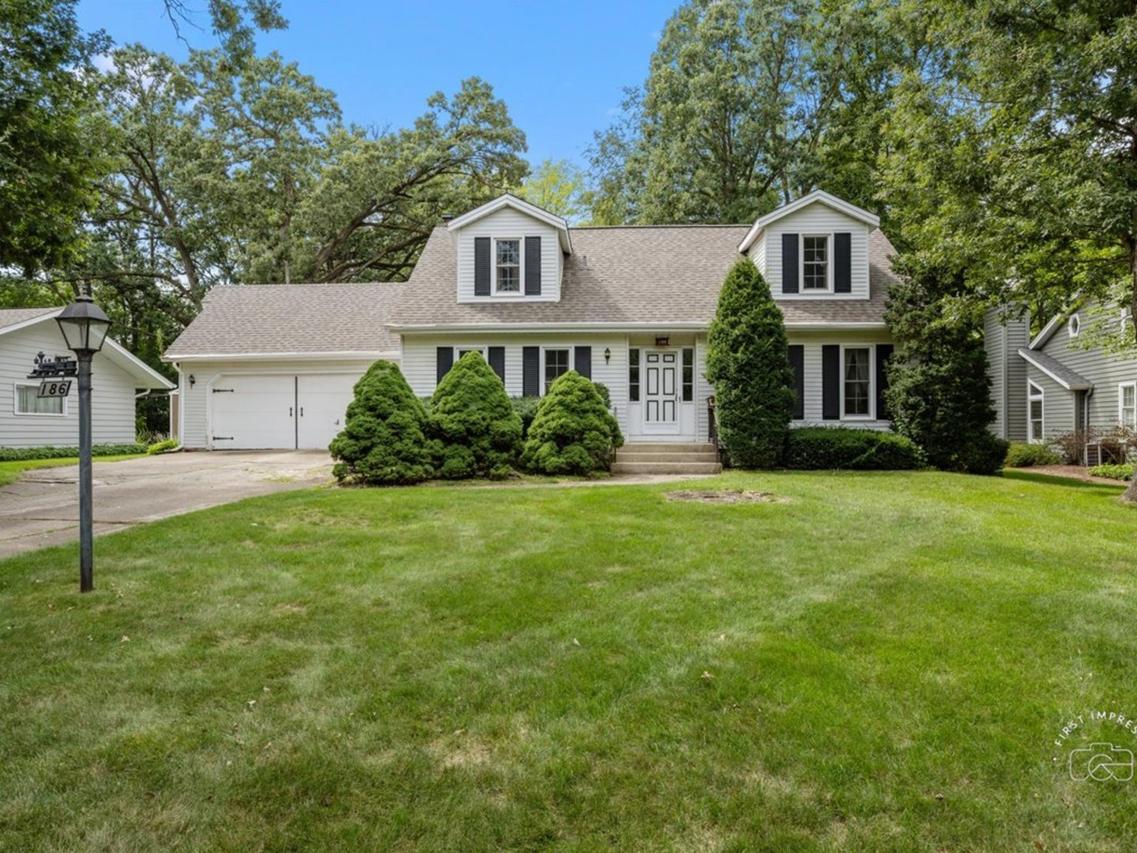 186 Westgate Dr., Elgin, IL 60123