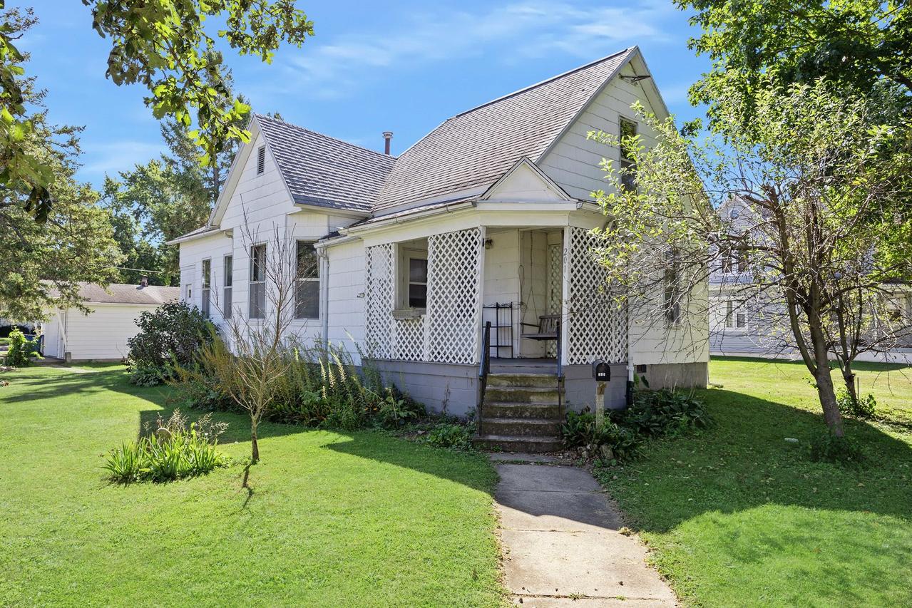 201 S Benson St., Lexington, IL 61753