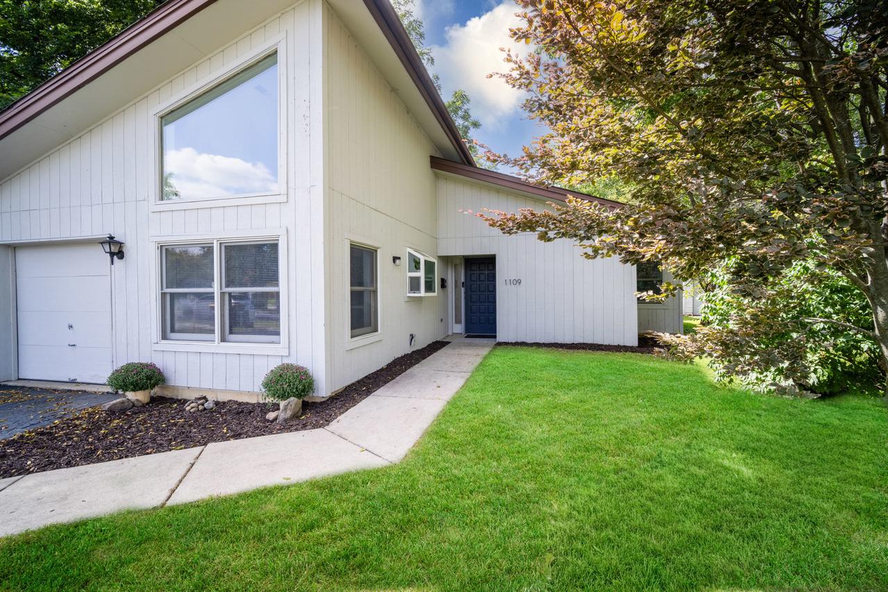 1109 Tappan St., Woodstock, IL 60098