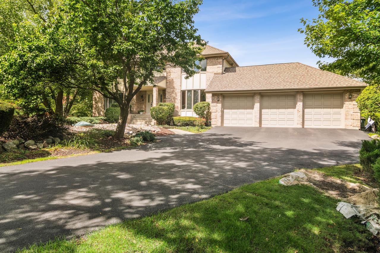 2223 Shetland Rd., Inverness, IL 60010