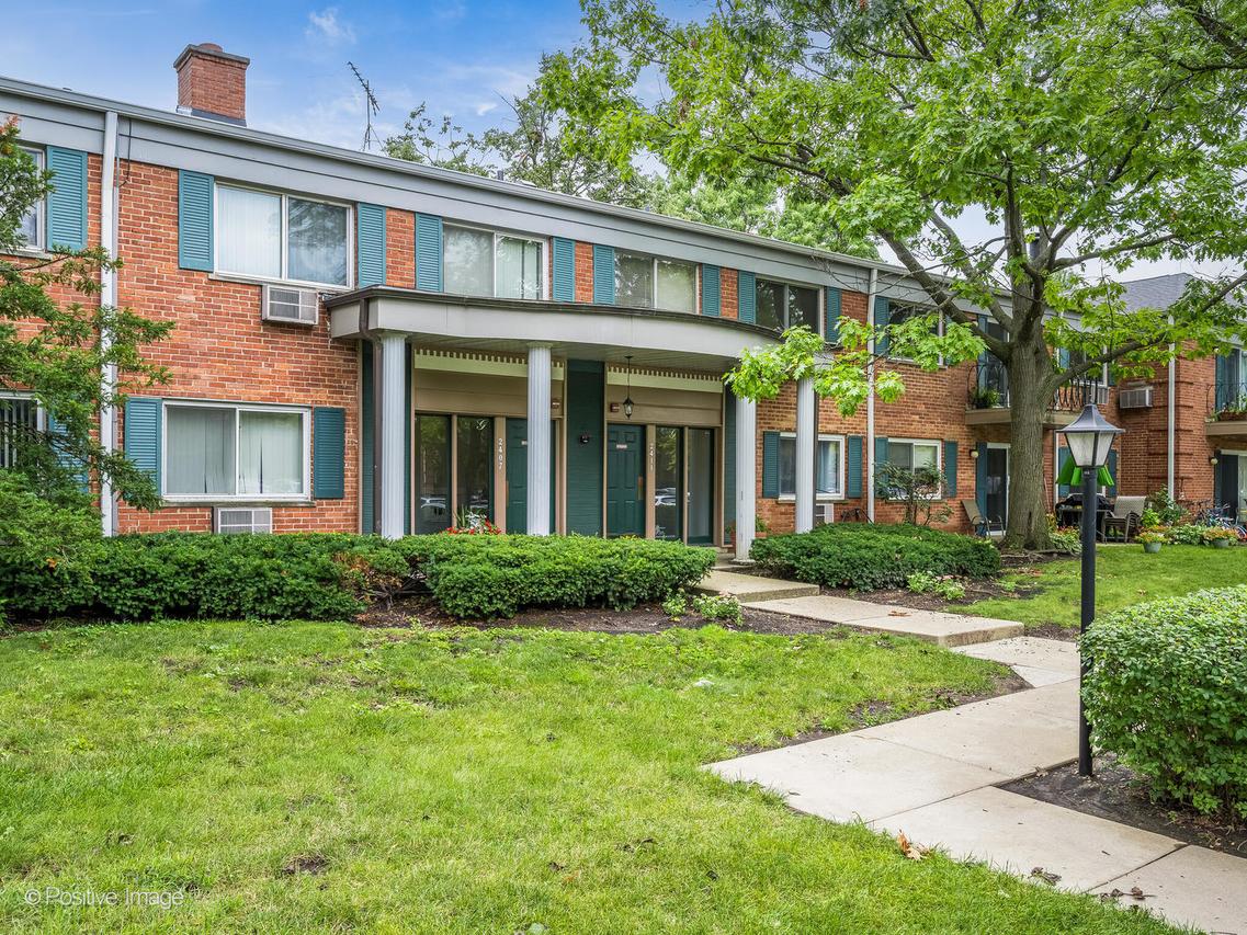 2407 S Goebbert Rd. #G202, Arlington Heights, IL 60005