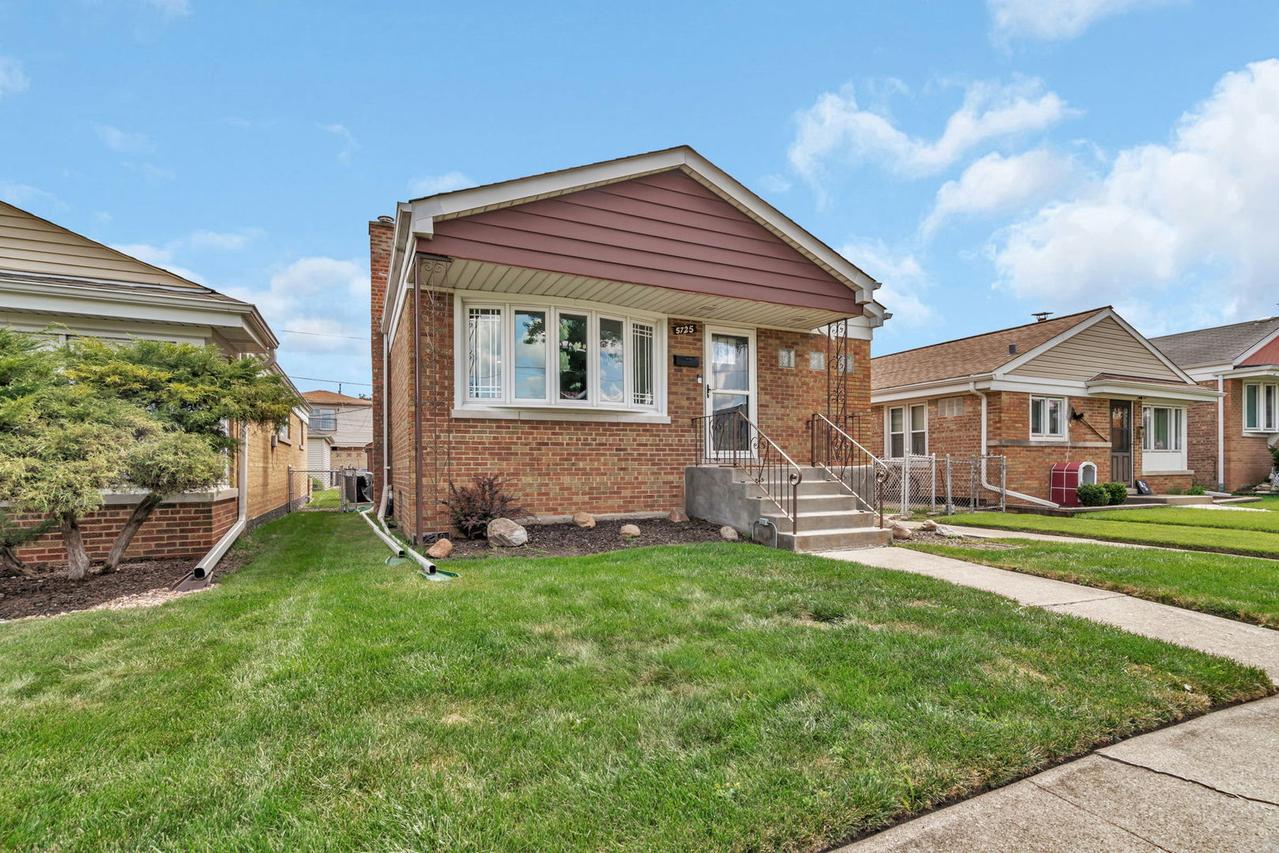 5725 S Monitor Ave., Chicago, IL 60638