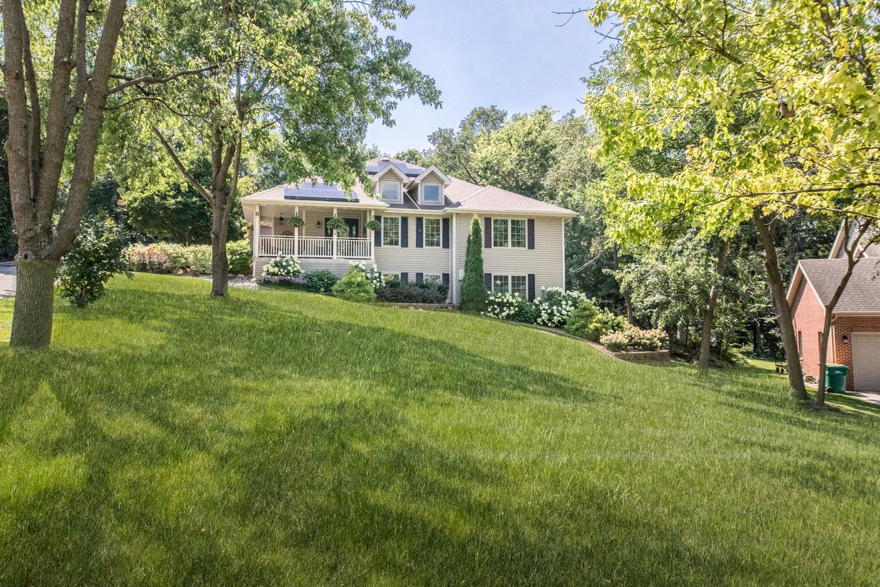 8 Division Ct., Lemont, IL 60439