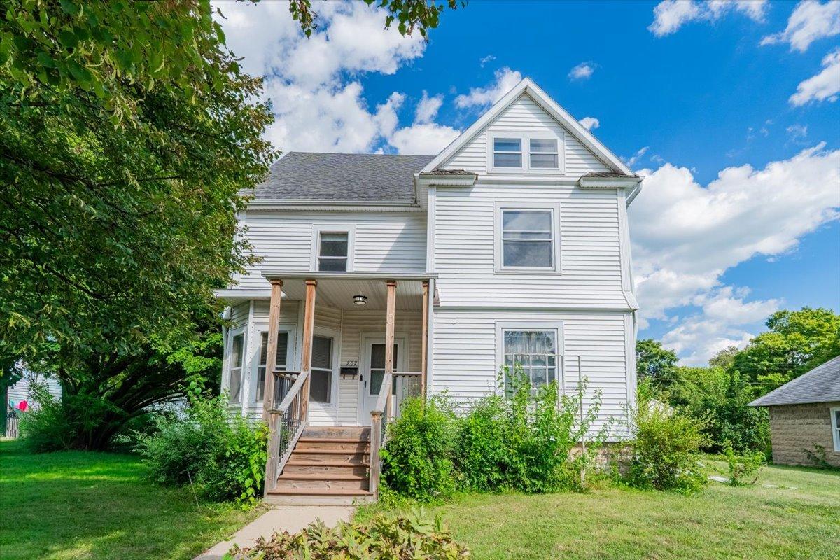 207 N Oak St., Lexington, IL 61753