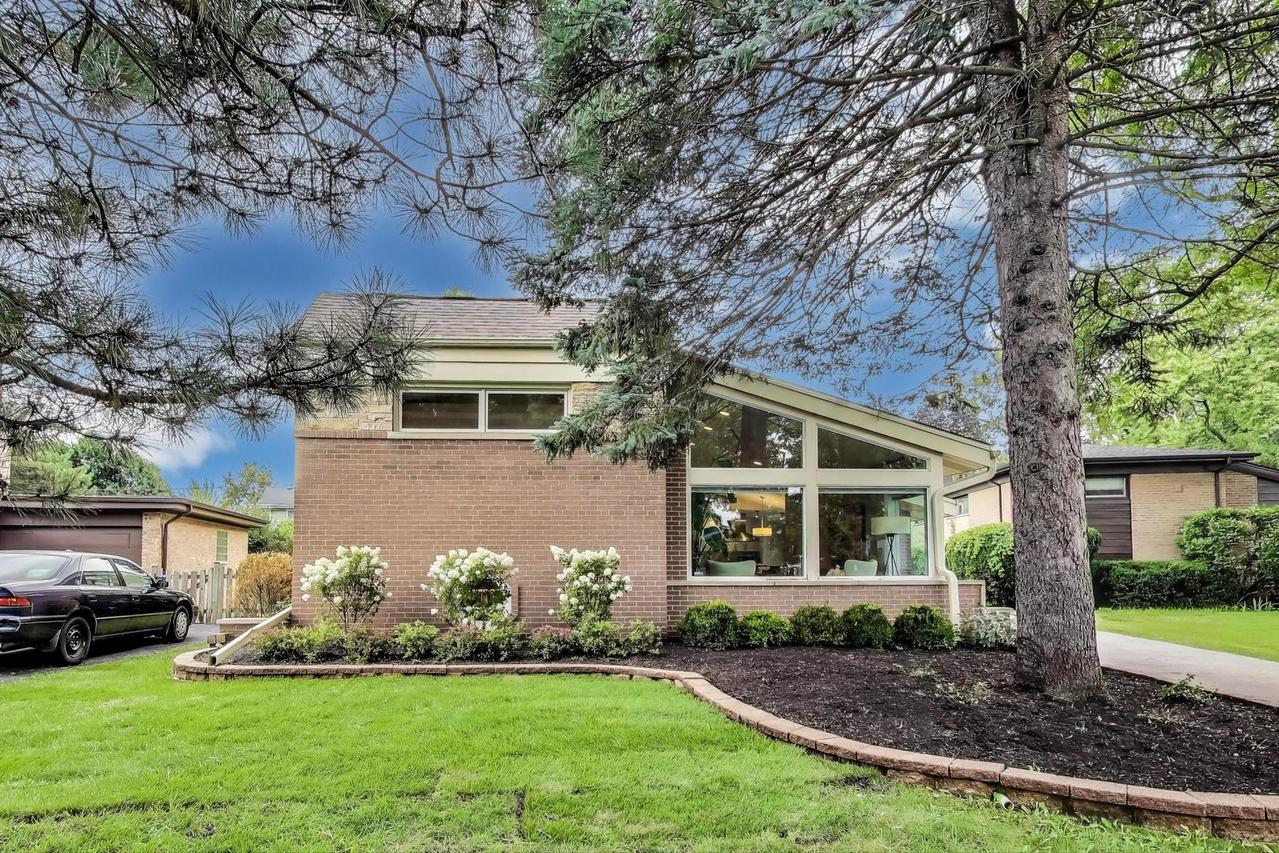 3221 Hill Ln., Wilmette, IL 60091