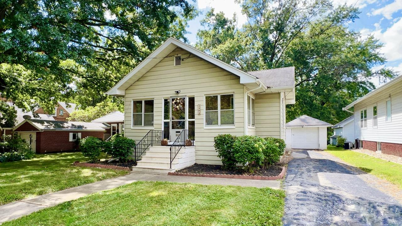 1203 S Linden St., Normal, IL 61761