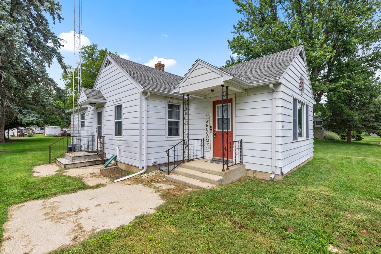 213 Hager Ave., Milledgeville, IL 61051