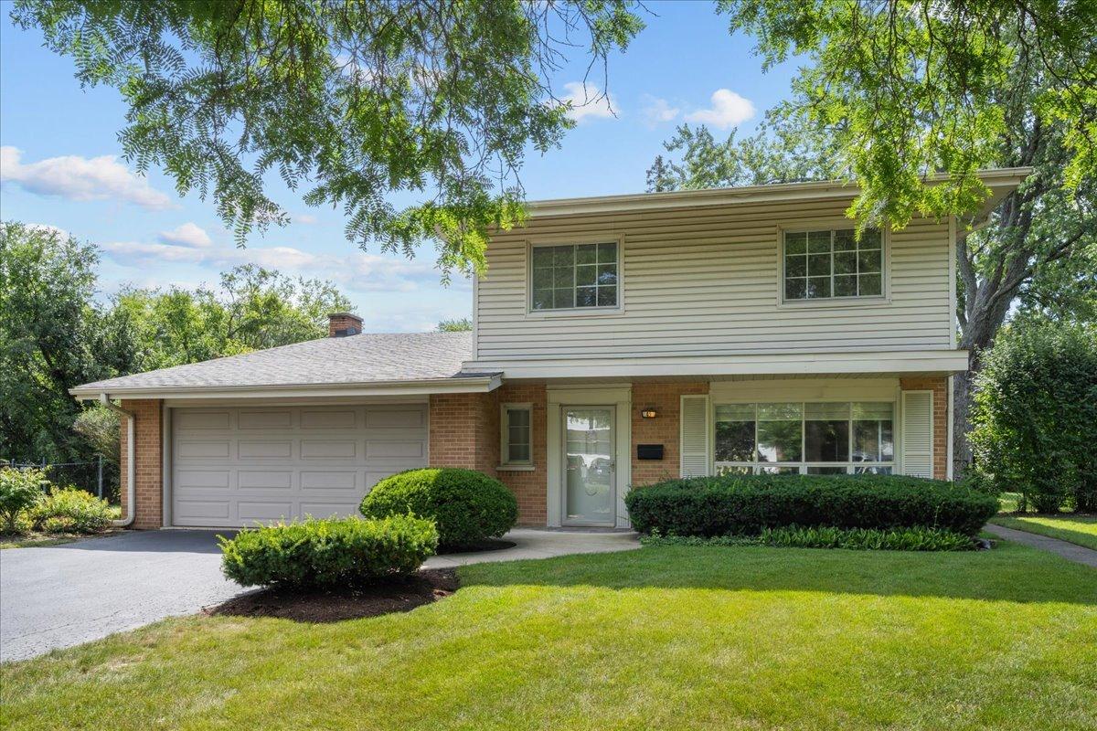 49 Larkdale East Rd., Deerfield, IL 60015