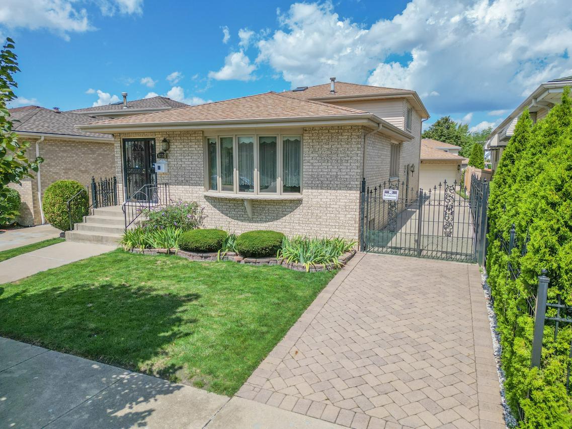 6730 W Berenice Ave., Chicago, IL 60634