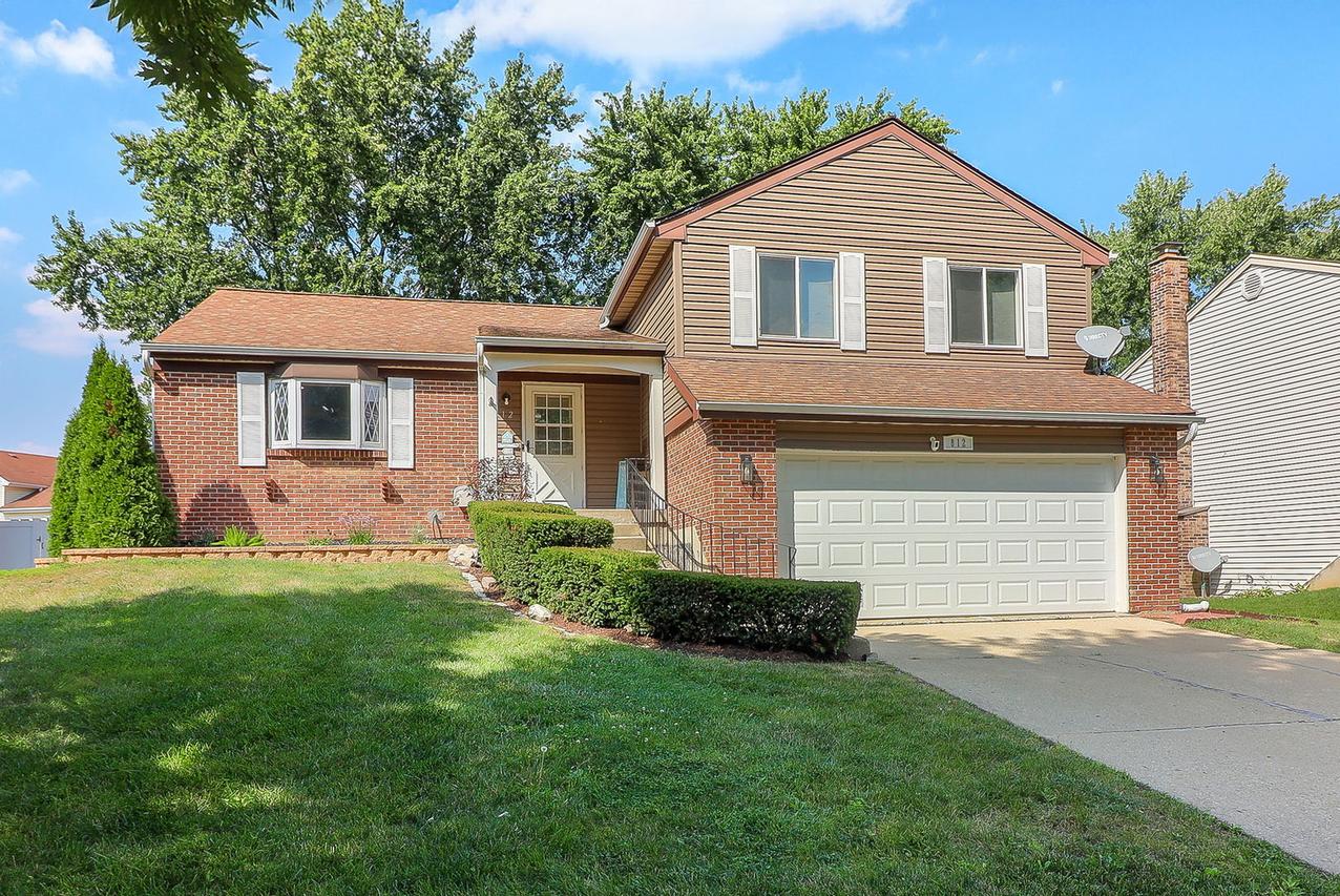 812 W Appletree Ln., Bartlett, IL 60103