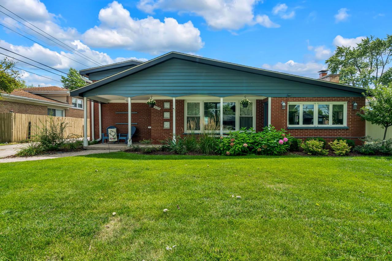 5009 W 105th St., Oak Lawn, IL 60453