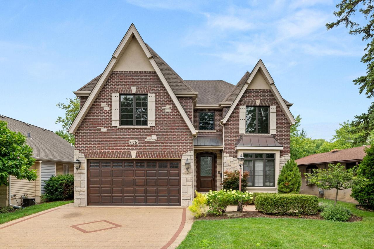 676 S Swain Ave., Elmhurst, IL 60126