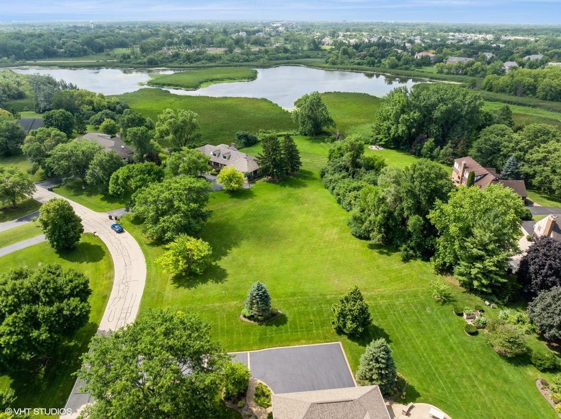 2204 Shetland Rd., Inverness, IL 60010