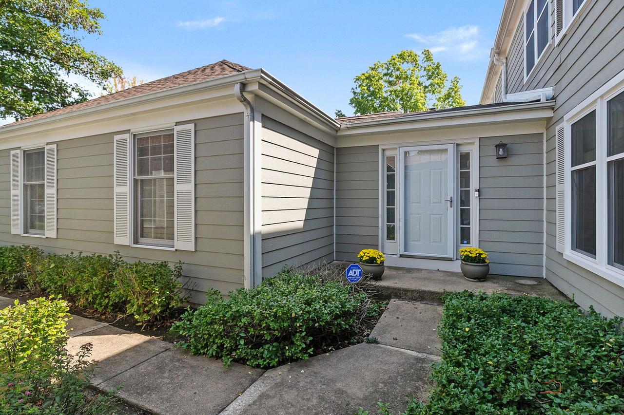 11 Warwick Ln., Lincolnshire, IL 60069