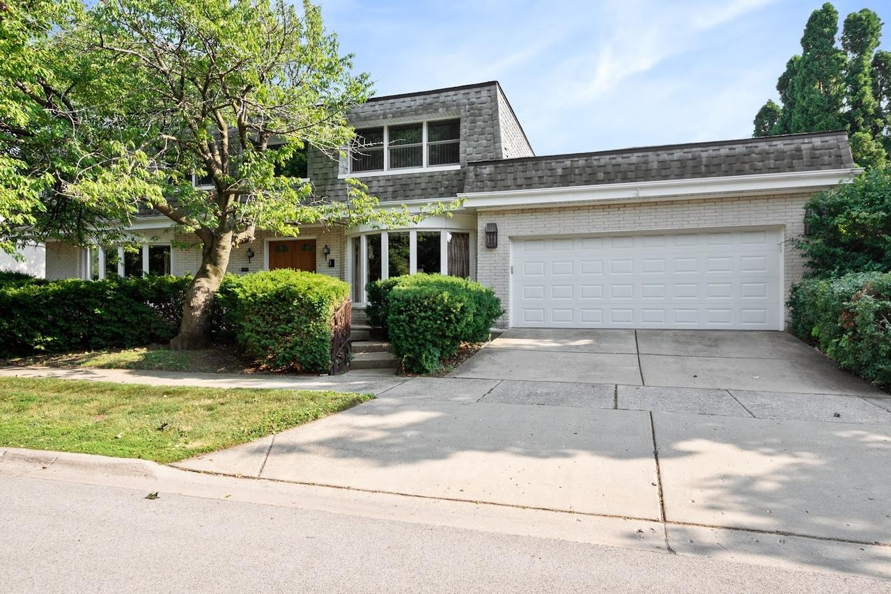 5255 Coyle Ave., Skokie, IL 60077