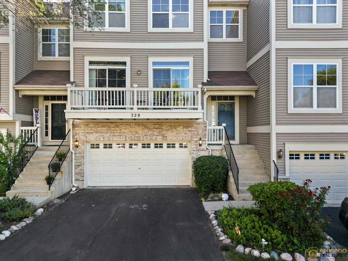 328 Hickory Ln., South Elgin, IL 60177