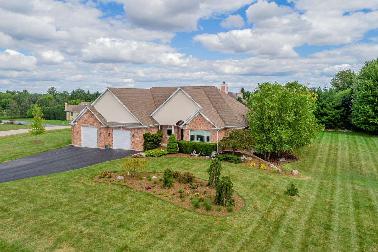 560 Birch Hollow Dr., Antioch, IL 60002