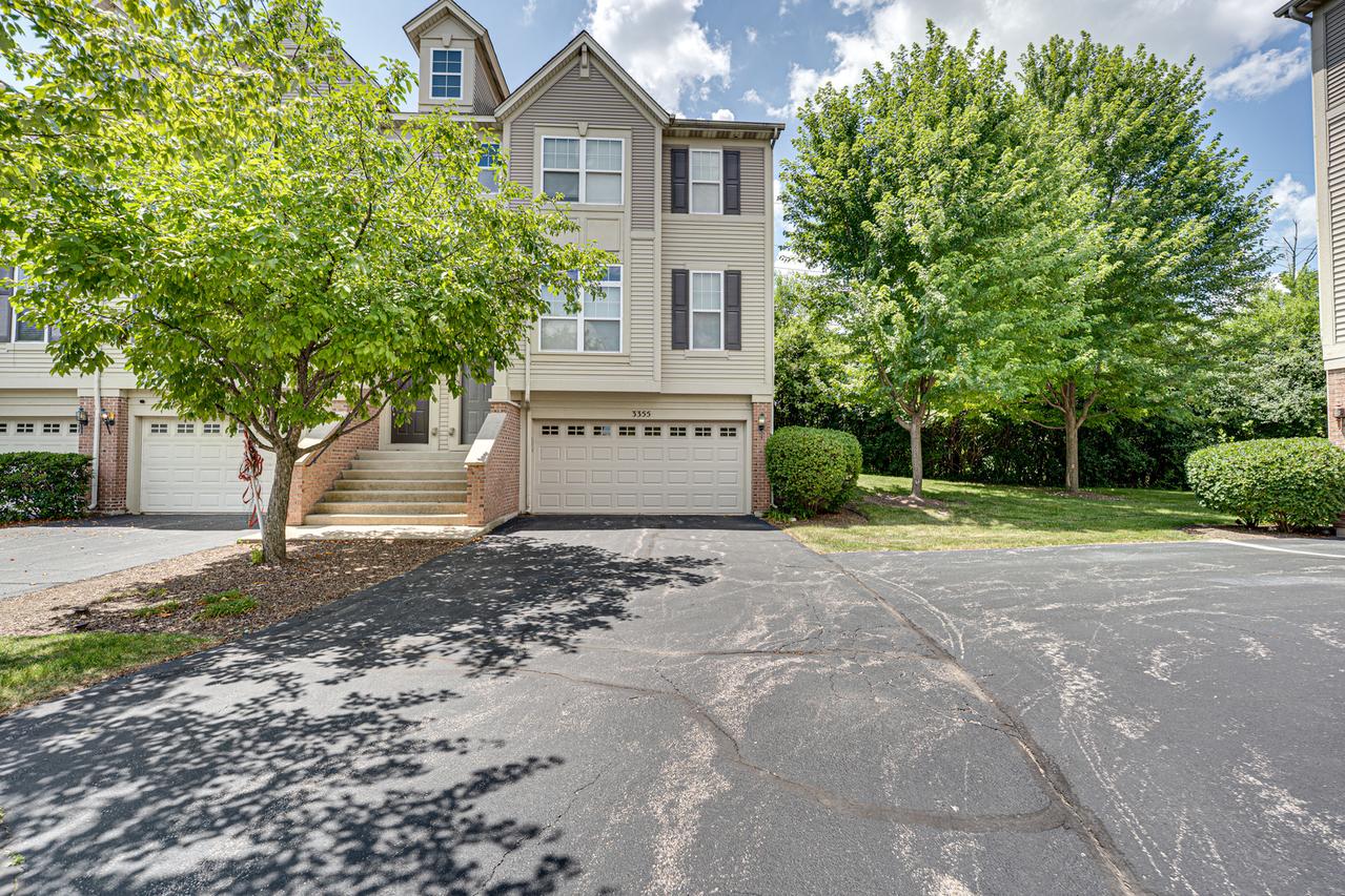 3355 Kentshire Cir., Aurora, IL 60504
