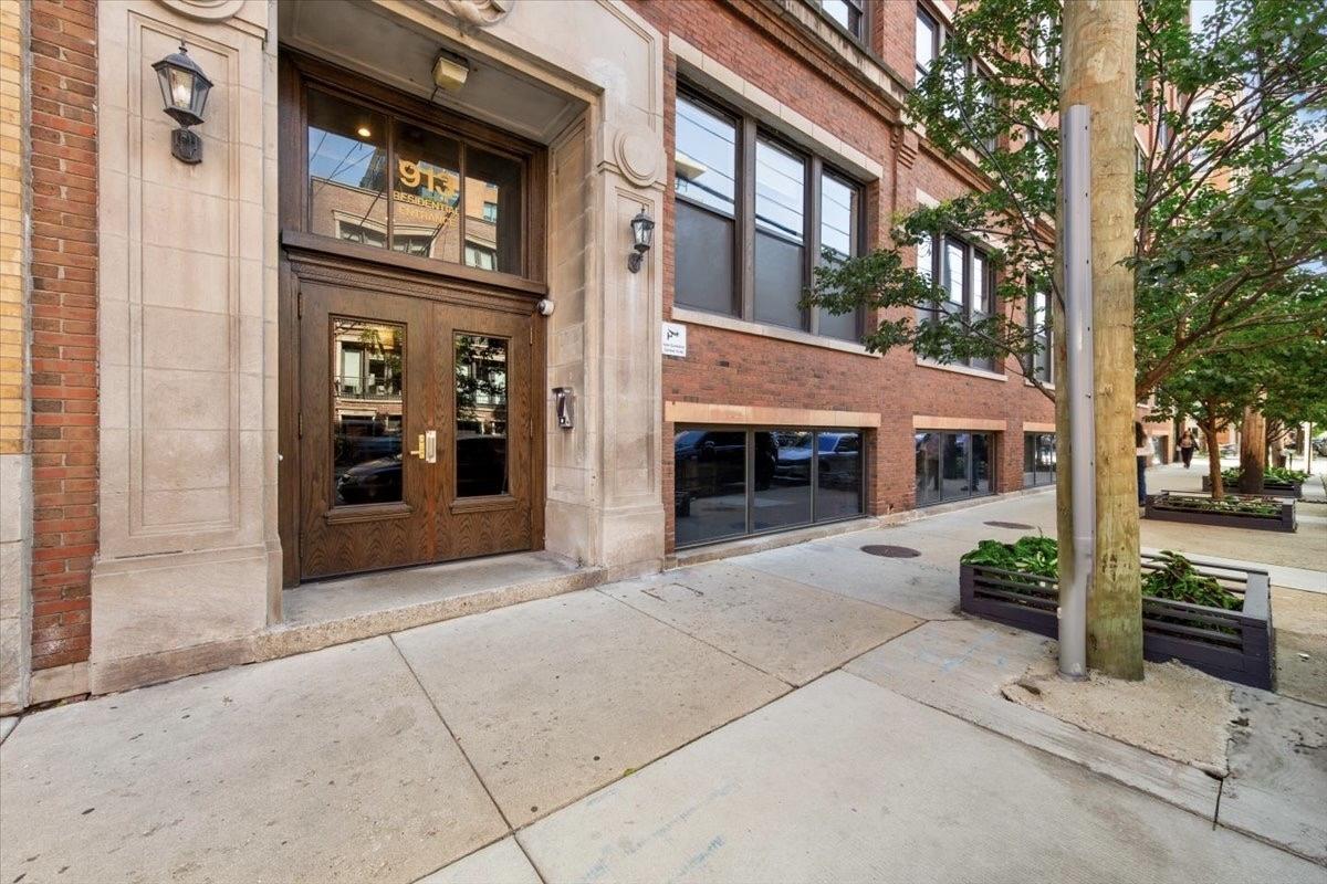 913 W Van Buren St. #4C, Chicago, IL 60607