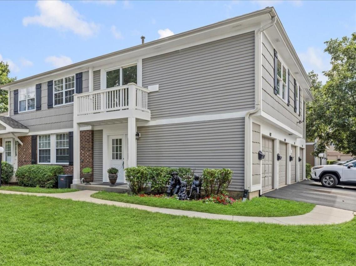 407 Fernwood Ct., Vernon Hills, IL 60061