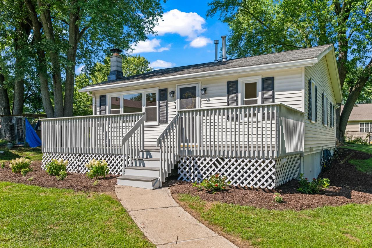3817 W Lake Shore Dr., Wonder Lake, IL 60097