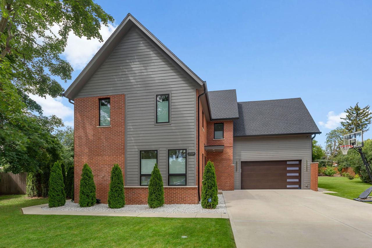 2328 Greenfield Dr., Glenview, IL 60025