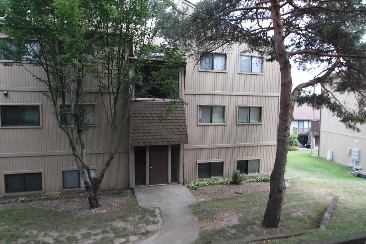 52 Oak Hill Colony #4, Fox Lake, IL 60020