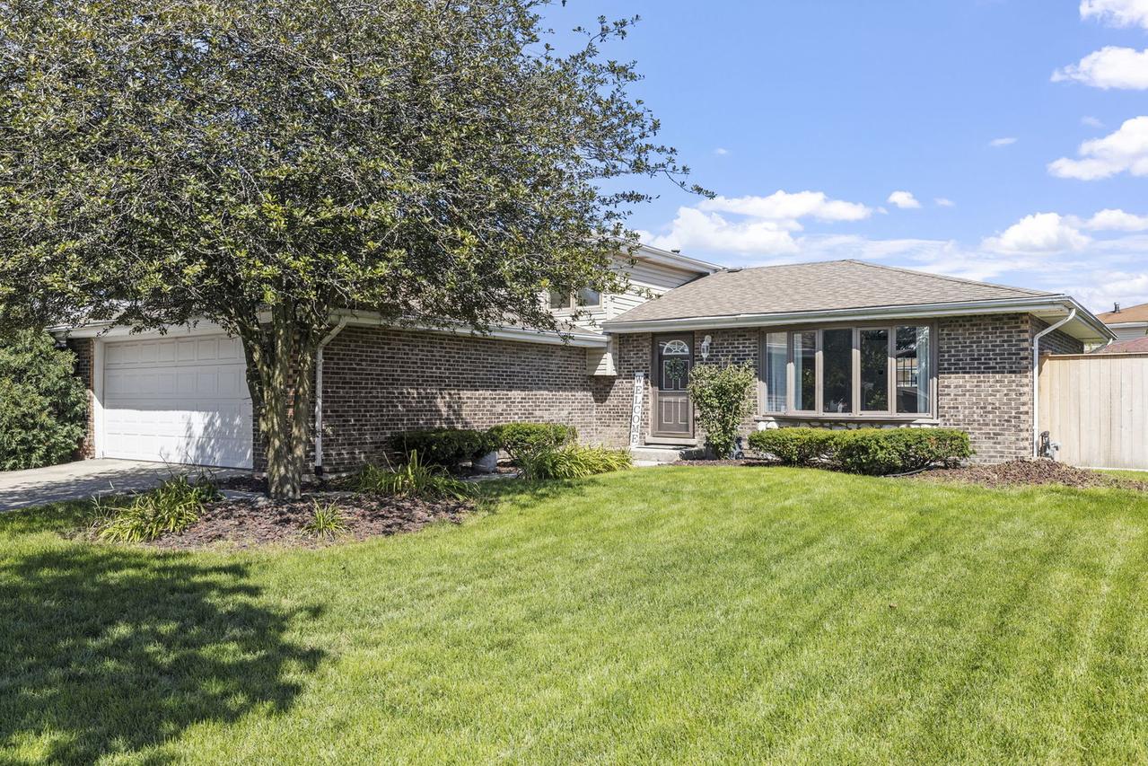 8440 Surrey Dr., Tinley Park, IL 60487