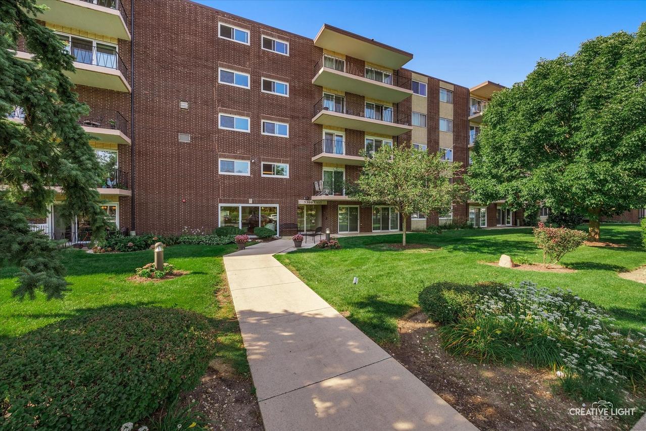 5300 Walnut Ave. #18C, Downers Grove, IL 60515