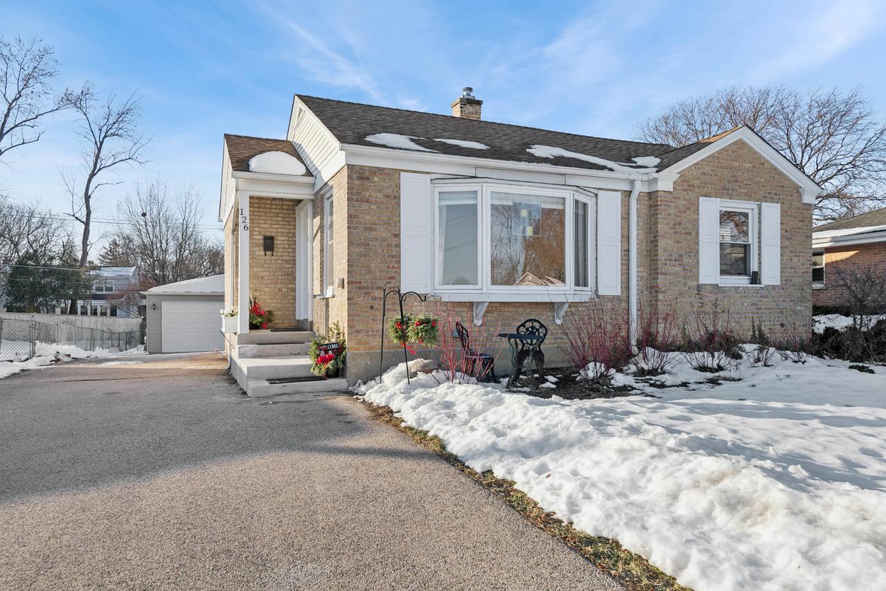 126 N Rohlwing Rd., Palatine, IL 60074