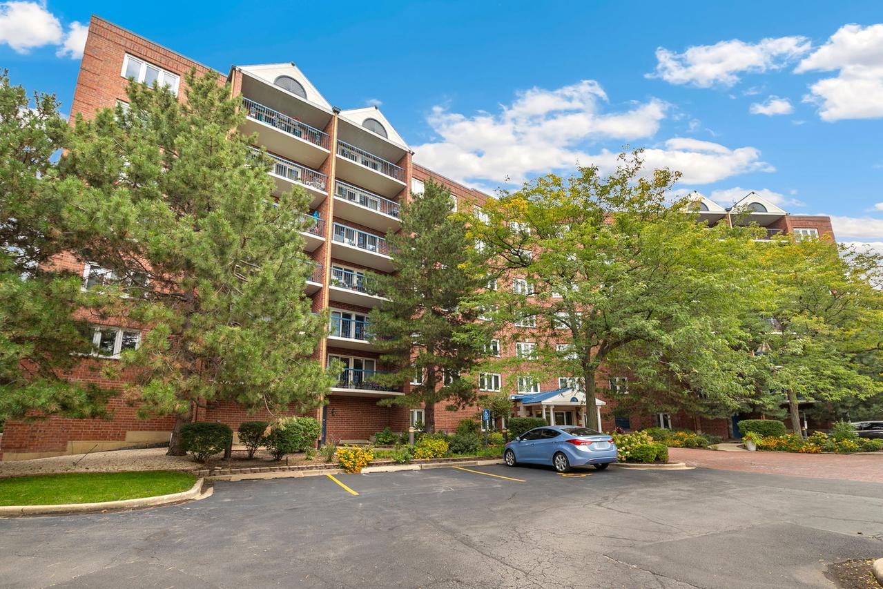 6701 N Milwaukee Ave. #510, Niles, IL 60714