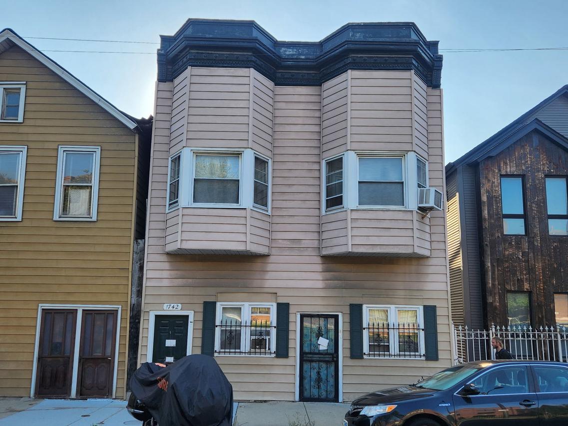 1742 N California Ave., Chicago, IL 60647